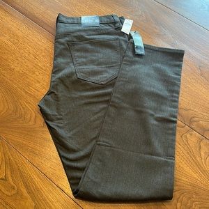 Men’s gray banana republic travel, Jean 32 waist 32 inseam. Slim fit